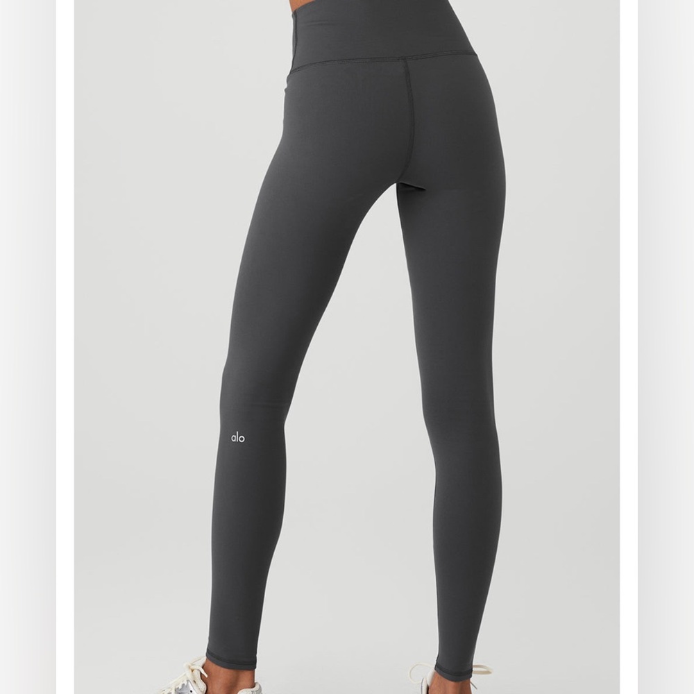 ALO Women’s gray “Airbrush” high-waisted leggings.